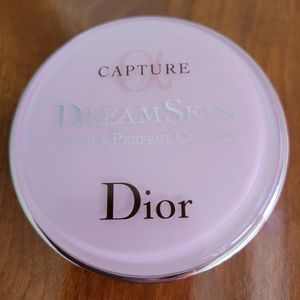Cushion foundation Dior in ivory color